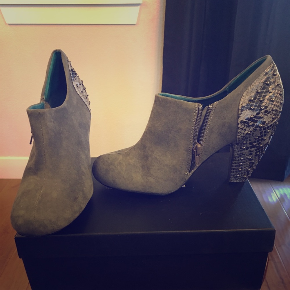 London Rebel grey suede ankle boots with studs
